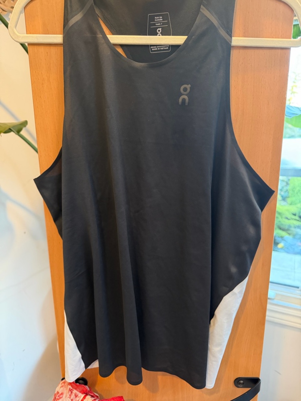 On Running Black Athletic women’s Running Tank